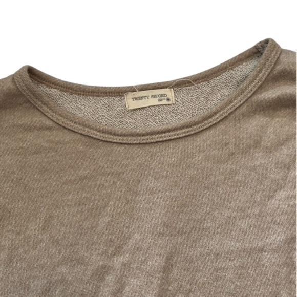 Twenty Second Gold Sweater Size Large (L) - Picture 5 of 6